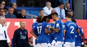 Още последици след наказанието: Три клуба се готвят да съдят Евертън за огромни суми