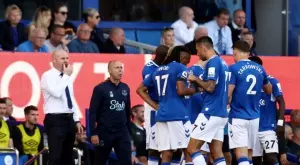 Гари Невил избухна срещу Висшата лига заради наказанието на Евертън