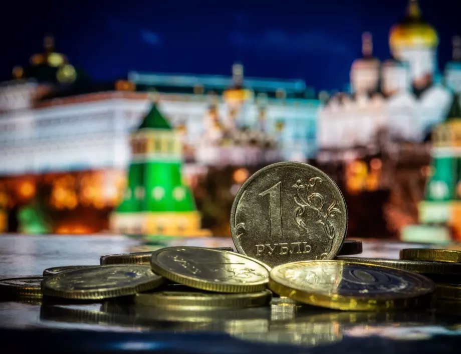 Путин с извънредно заседание за затягане на валутния контрол в Русия