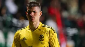 Ново 20 по темата "Даниел Наумов": Левски уж го бе договорил, но от лятото ще носи не син, а червен екип?