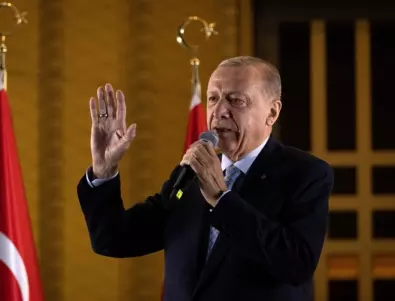 След загубен бас: Опозиционен кмет издига паметник на Ердоган 