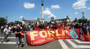 Първи прояви на насилие: Задържаха... поляци преди финала на Лига Европа (СНИМКИ)