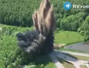 ВИДЕО: Руснаците взривиха път до границата с Украйна, за да спрат проникване в Брянск