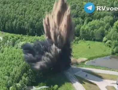 ВИДЕО: Руснаците взривиха път до границата с Украйна, за да спрат проникване в Брянск