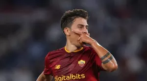 Фен издебна Пауло Дибала, за да го пита за трансфер в Челси, а той се усмихна и избяга (ВИДЕО)