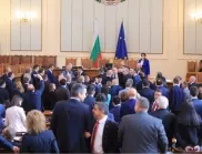 Ето щетите от спречкването между депутати (СНИМКИ)
