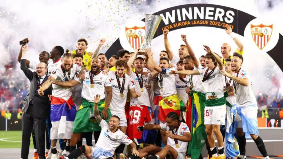 Шампионът в Лига Европа - Севиля, пусна в продажба целия си отбор