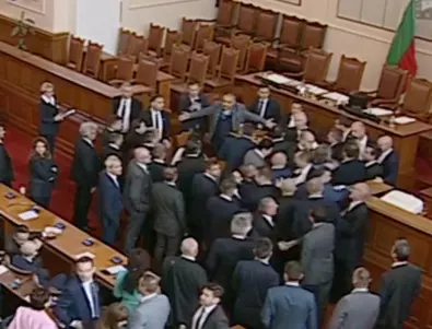 Резилът в парламента: какво, по дяволите, става в България
