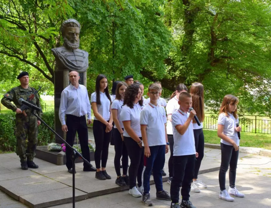 Кметът на Асеновград: Наш дълг е да пазим Ботевите завети