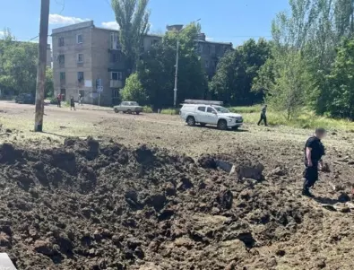 Руснаците изстреляха управляеми бомби по Торецк, 6 души са ранени (СНИМКИ)