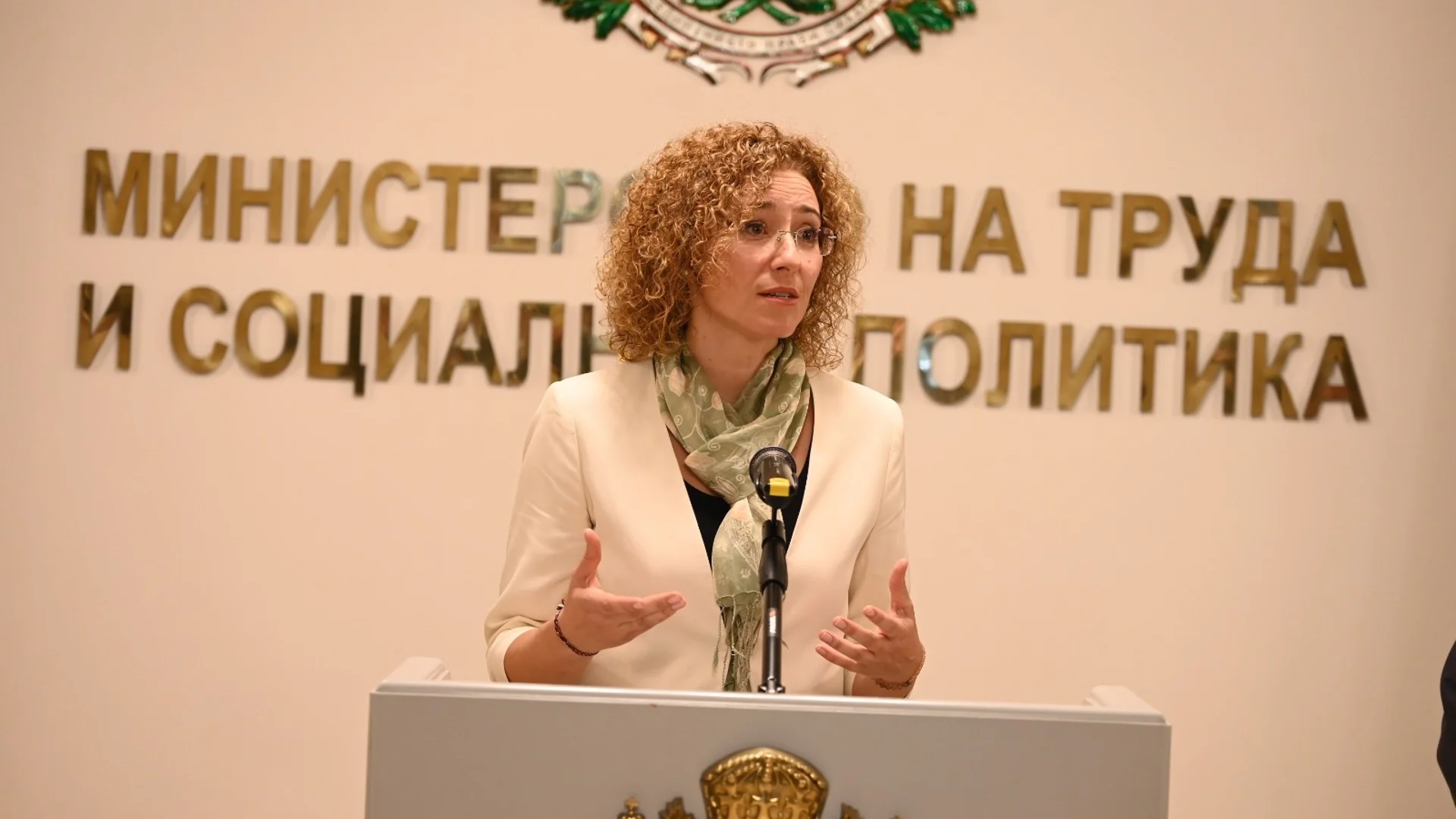 Шалапатова обяви ще остане ли министър и след ротацията