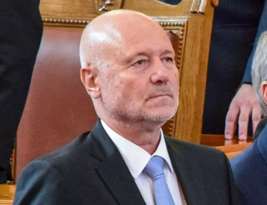 Тагарев: Ще има нов транш с военна помощ за Украйна, но без основни бойни платформи
