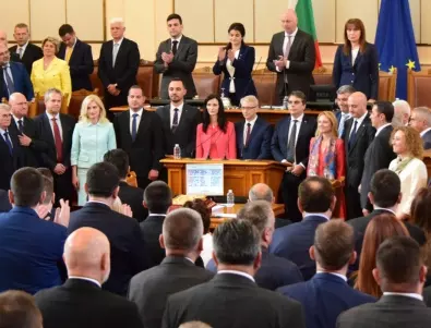 България отново има редовно правителство, 131 депутати подкрепиха кабинета 