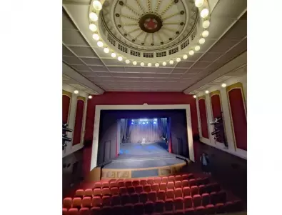 Театърът в Димитровград е напълно ремонтиран за първи път от създаването му (СНИМКИ)
