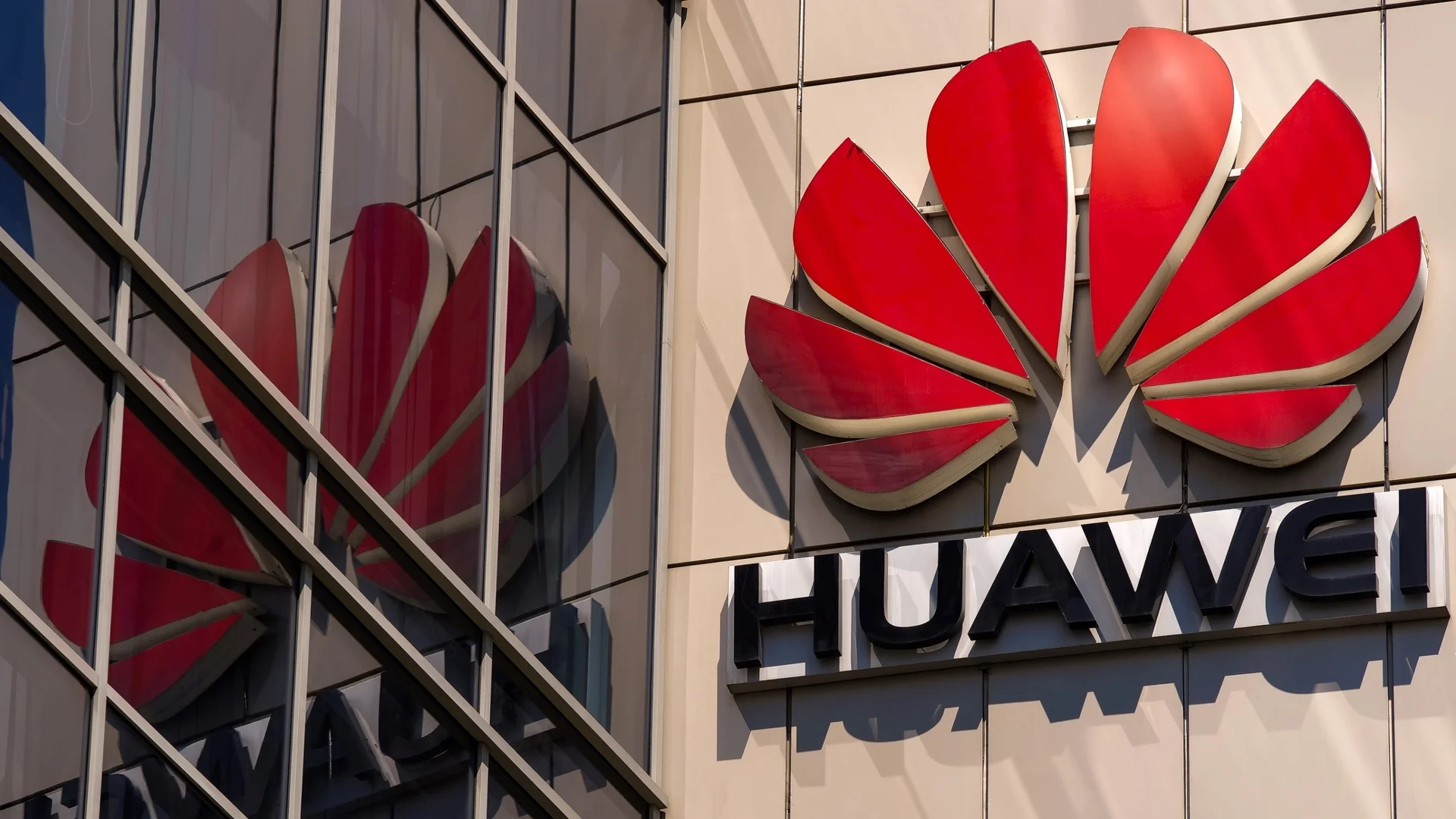 Румъния забрани на Huawei да използва 5G мрежи в страната