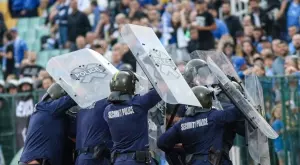 "Скалъпени обвинения, без храна, с вода от чешма от тоалетната": Левскари разказаха за ужасни условия (СНИМКИ)