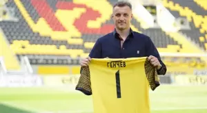 {{ otherArticle[0].article.title }}