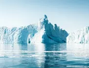 "Три пъти по-голям от Ню Йорк": В движение е най-големият айсберг в света (ВИДЕО)