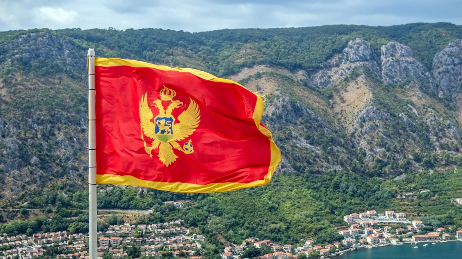 Черна гора е най-напред в преговорите за ЕС, казва еврокомисар