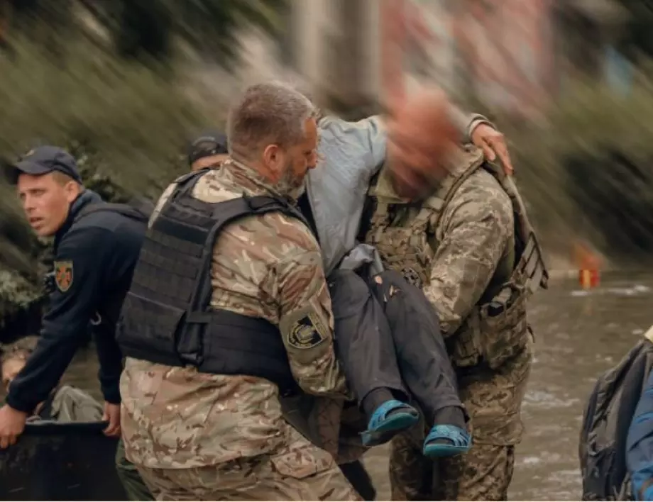 Руснаците разстреляха в гръб евакуиращи се хора от наводнението, сред тях и бременна жена (СНИМКИ)