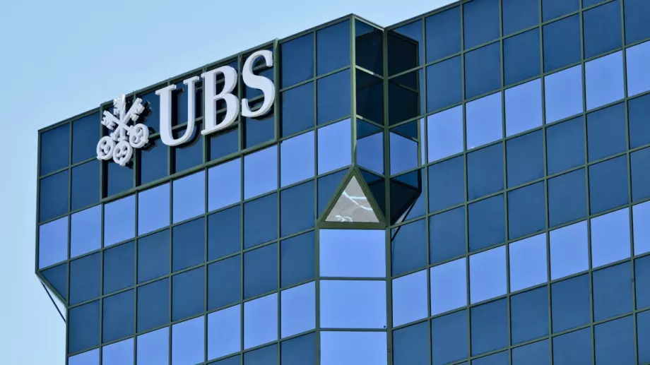 Глобиха банка UBS с 387 млн. долара заради Credit Suisse 