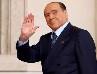 Пускат марка с лика на Берлускони