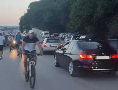 Отмениха забраната за автомобили по Крайбрежната на Варна, но от ПП готвят протест