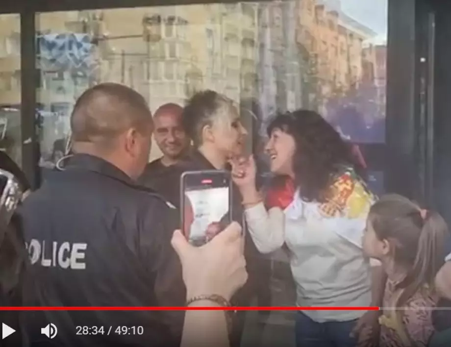 Потърпевши от протестите пред кино "Одеон": Бяхме нападнати от тълпа провокатори-рецидивисти