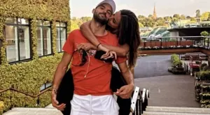 Гаф! "The Sun" набеди непознат мъж до Генеа за Григор Димитров