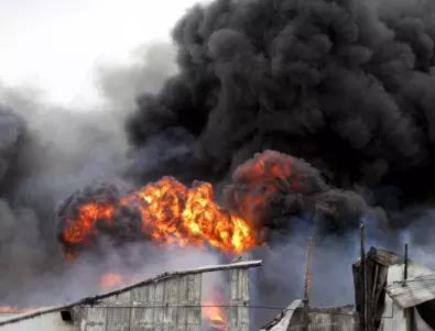Вагони със сяра пламнаха в Русия, евакуираха над 100 души (ВИДЕО)