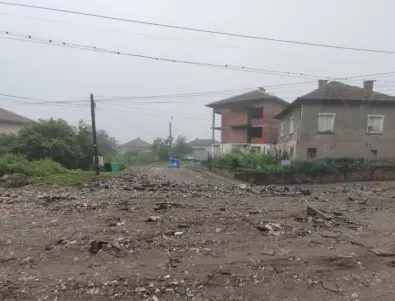Нощният порой предизвика наводнение в София