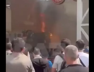 Пожар се разрази на един от най-големите пазари в Русия (ВИДЕО)