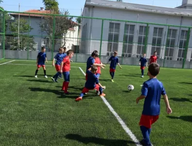 ОУ „Христо Ботев“ в Асеноврад вече разполага с игрище за мини футбол