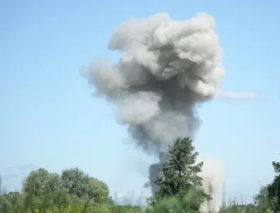 На фона на СНИМКА на пожар в Севастопол: Русия казва как свалила 3 дрона над Крим