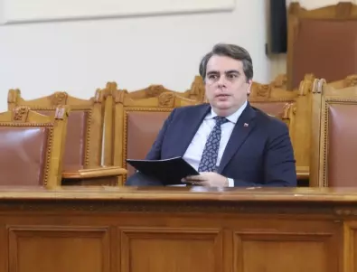 Василев: Бюджетът не затяга коланите. Депутатите да решат дали да вдигат заплати избирателно