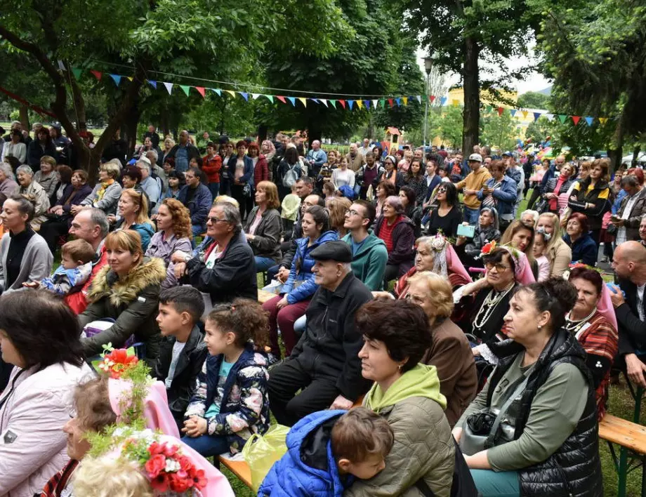 Асеновград чества своя празник днес