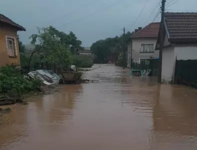 Министър Шалапатова: Още този месец засегнатите от наводненията ще получат финансова помощ