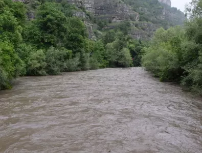 51 сигнала за наводнения са приети вчера в София