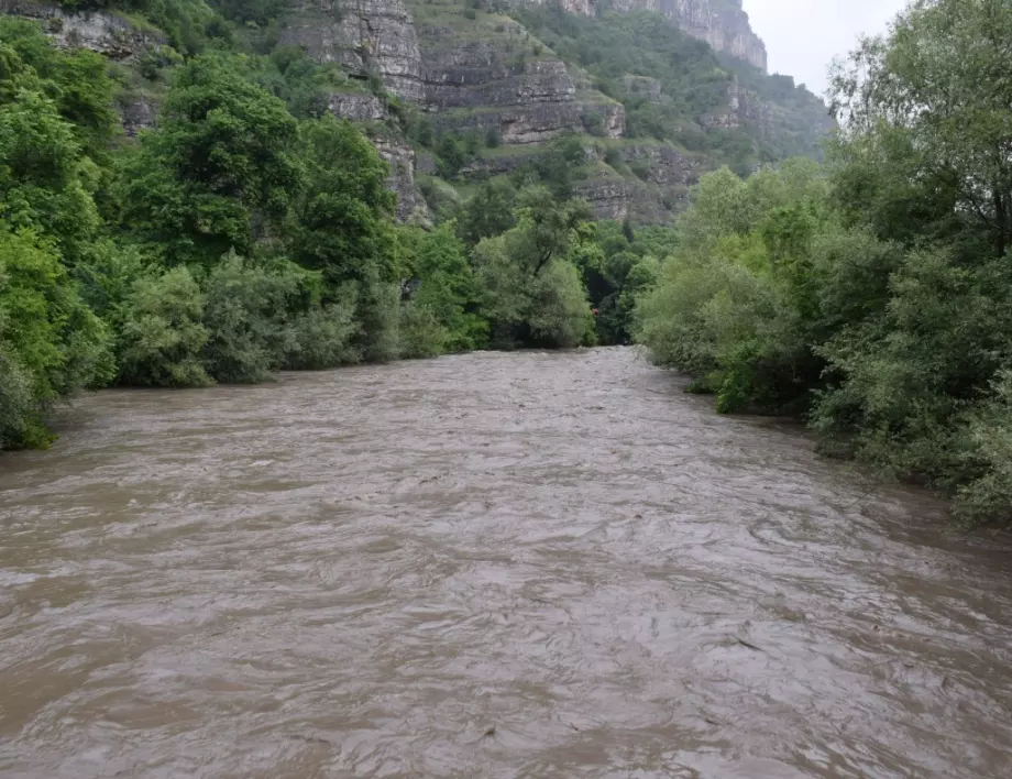 МОСВ предупреждава за възможно наводнение на реки