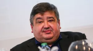 „Не можем да приемем тези обвинения“! Атанас Караиванов отново награби Кръстаич и даде ключови разяснения