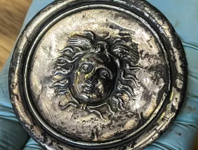 Сребърна фалера с образа на горгона Медуза е открита във Виндоланда