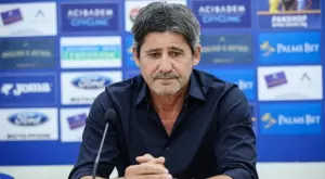 Николай Костов ще се бори с Левски на два фронта: Оцеляване и на терена