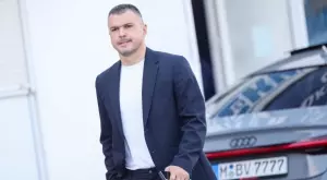 Стажантът Божинов: Костов се допитва до мен, феновете ще го заобичат заради стила