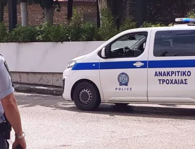Караха го да ходи бос и снимаха: Нападнаха момче в Гърция