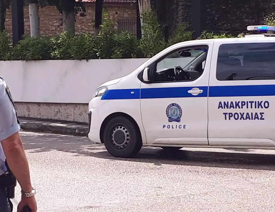 Караха го да ходи бос и снимаха: Нападнаха момче в Гърция