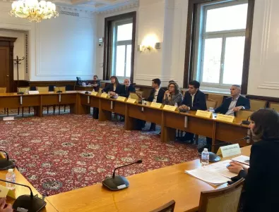 Депутати недоволстват, че Асен Василев го няма на комисия