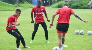 {{ otherArticle[0].article.title }}