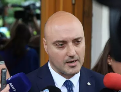 Министър Славов уверен: Няма раздори, а само различия с ГЕРБ-СДС
