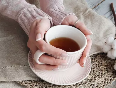 Вредно ли е добавянето на мед в горещ чай?