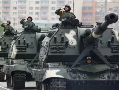 Два леви крака с БТР: Руска военна комедия в Украйна (ВИДЕО)